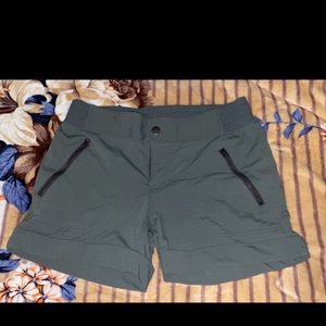 Athleta Trekkie Olive Green Cuffed Hiking Shorts